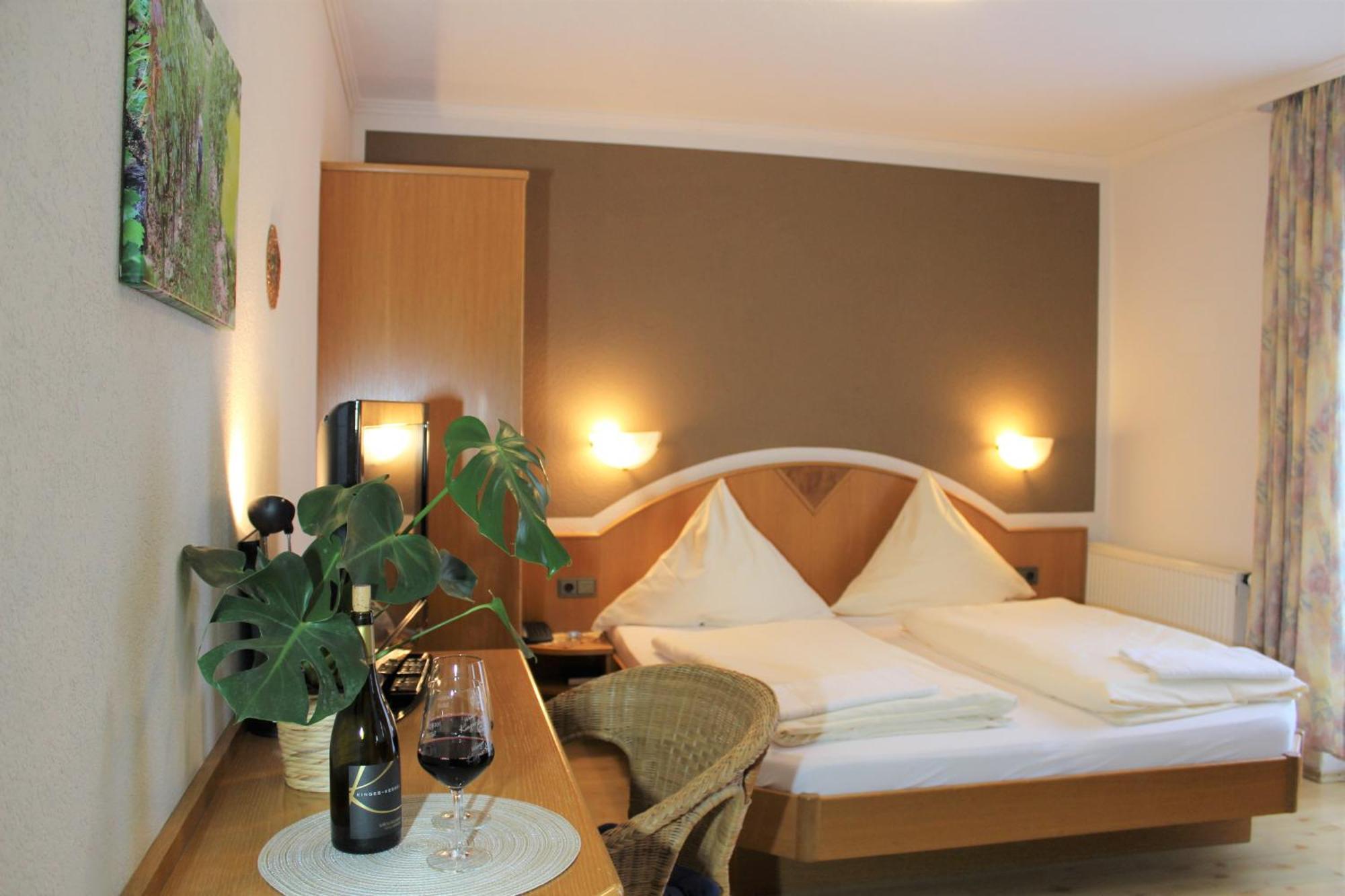 Winzerhotel Kinges-Kessel Morstadt Esterno foto