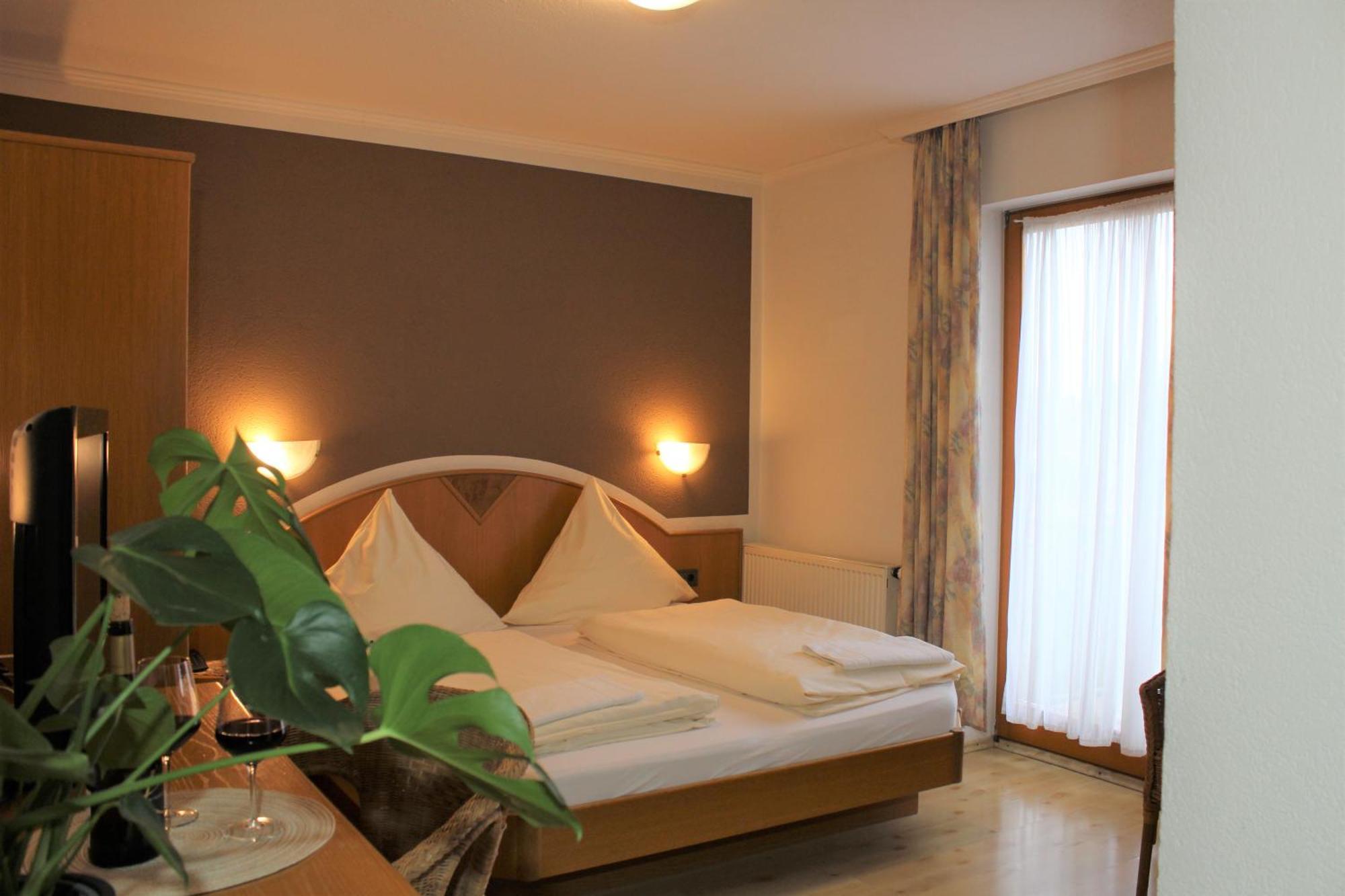 Winzerhotel Kinges-Kessel Morstadt Esterno foto