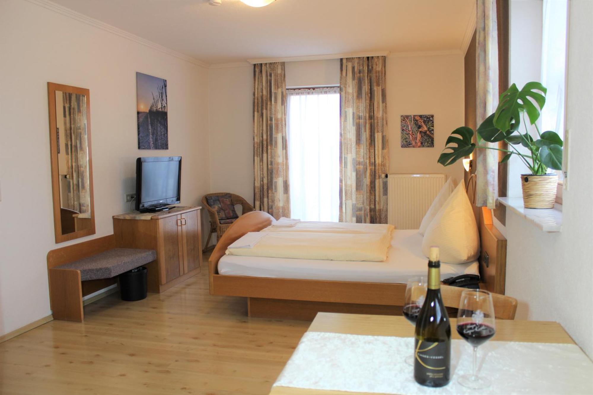 Winzerhotel Kinges-Kessel Morstadt Esterno foto